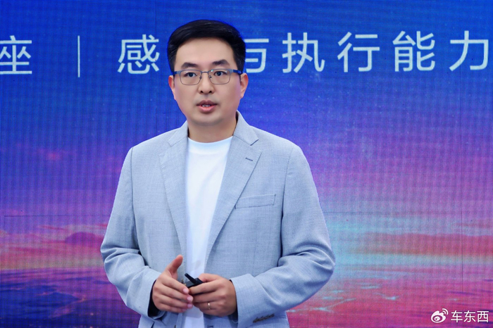 AI汽车首次出现在世界机器人大会上，AIVA总裁现场谈AI汽车体验