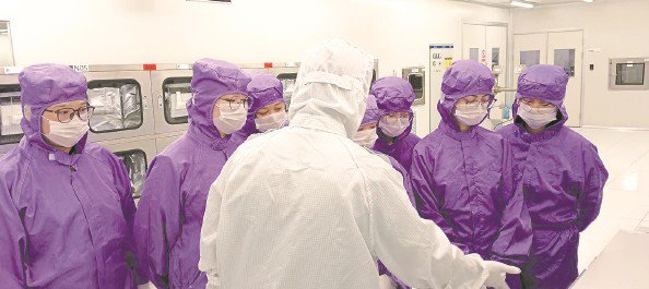 他们在芯片生产线上课 超八成已被企业“预订”